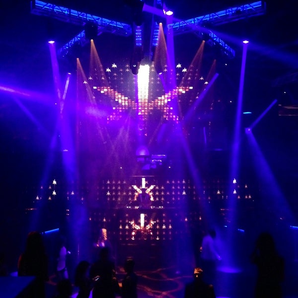 Photo taken at Hakkasan Nightclub by Nicole on 4/21/2013