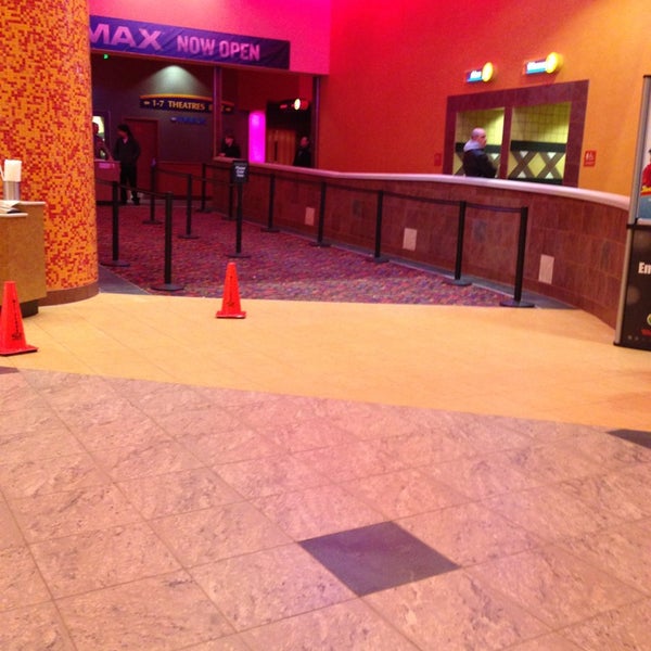 Regal Waugh Chapel & IMAX 영화관에서의 사진