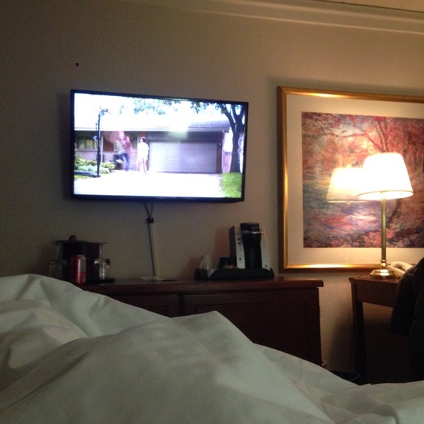 Das Foto wurde bei Varscona Hotel on Whyte von Tete A. am 11/17/2014 aufgenommen