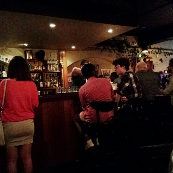 Foto scattata a Papa Gede&#39;s Bar da Hendy O. il 1/10/2014