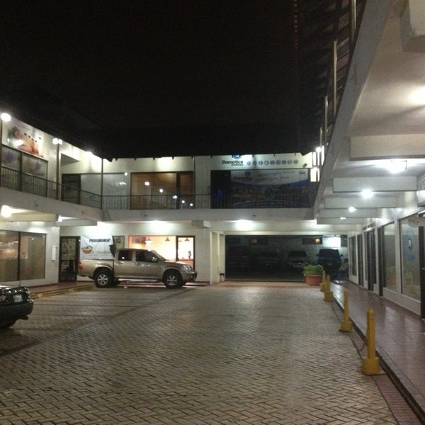 Plaza Asturiana Naco Santo Domingo, Distrito Nacional