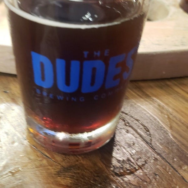 Foto diambil di The Dudes&#39; Brewing Company oleh Philip T. pada 7/29/2019