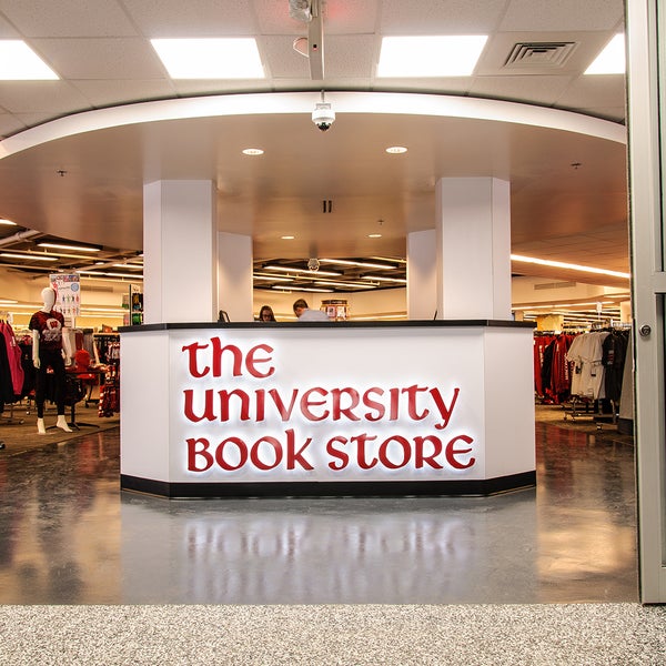 Photo prise au The University Book Store par Kelsey S. le7/3/2013