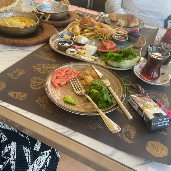 Foto scattata a Tula Cafe &amp; Restaurant da Özlem Y. il 10/13/2023