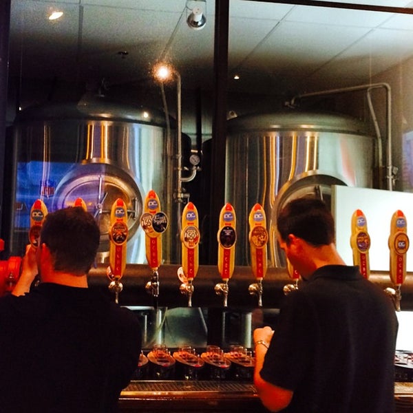 9/22/2014 tarihinde Typical S.ziyaretçi tarafından Ocean City Brewing Company'de çekilen fotoğraf