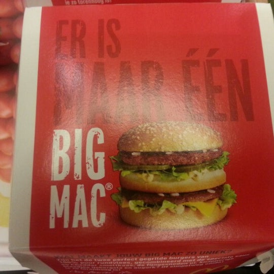 รูปภาพถ่ายที่ McDonald&#39;s โดย Nick S. เมื่อ 11/4/2012