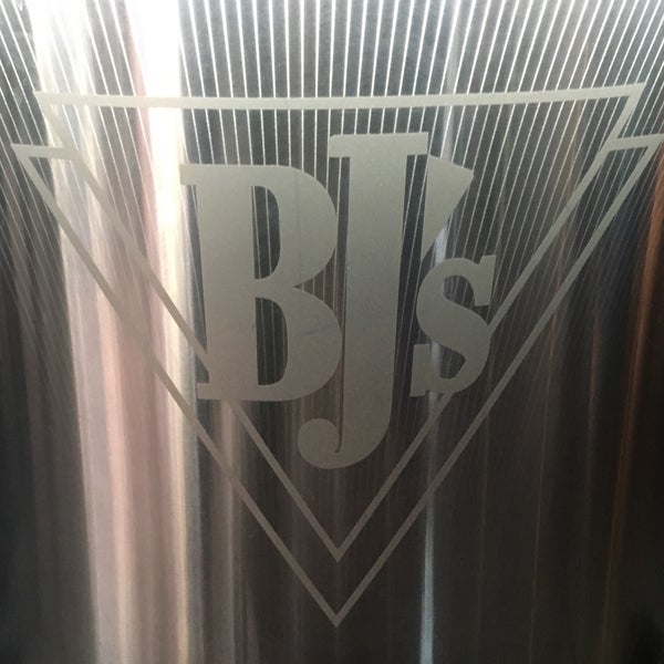 Photo taken at BJ&#39;s Restaurant &amp; Brewhouse by Timothy M. on 7/20/2019