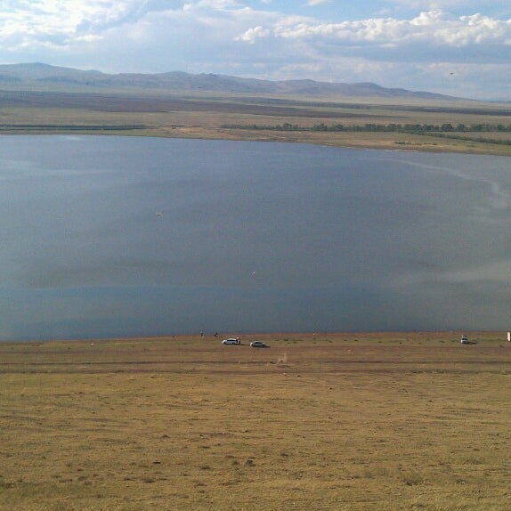Озеро ханы. Озеро Ханкуль. Султанкуль озеро Абзелиловский. Озеро Ханкуль в Хакасии. Озеро Ханкуль фото.