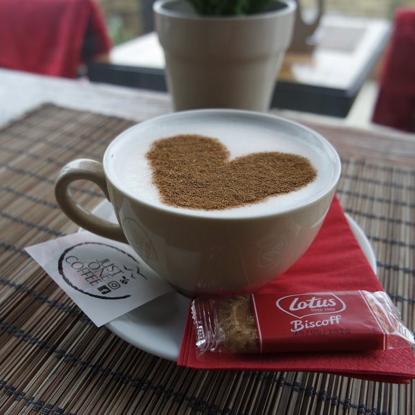 Foto diambil di Just One Coffee oleh Ulaş A. pada 11/29/2019