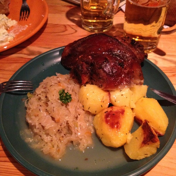 Das Foto wurde bei Baieri kelder Restaurant von Jenny P. am 2/4/2013 aufgenommen