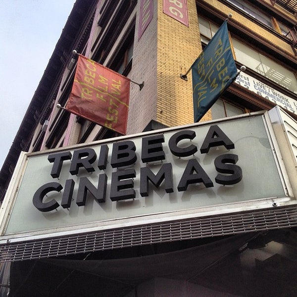 Foto tirada no(a) Tribeca Cinemas por Alec P. em 10/19/2012