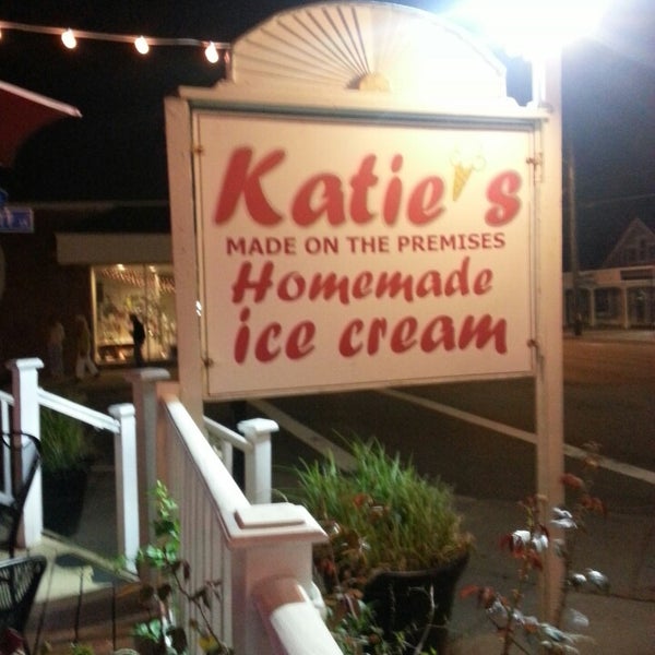 รูปภาพถ่ายที่ Katie&#39;s Homemade Ice Cream โดย Dan Y. เมื่อ 9/13/2013