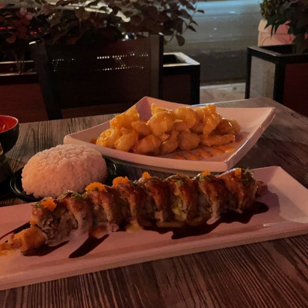 Photo prise au Sushiya on Sunset par Osama le9/23/2021
