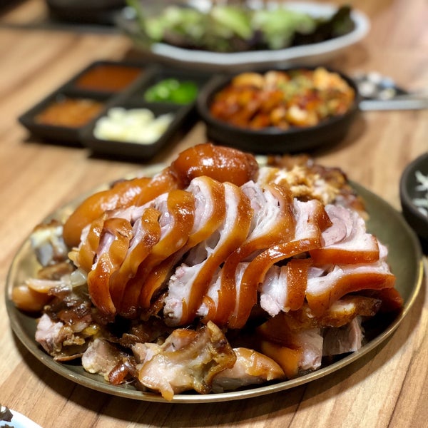 Ресторан где подают. Ресторан «modern toilet», тайбэй блюда. Японский ресторан туалет. Кафе в японии с унитазами. Ресторан где подают.