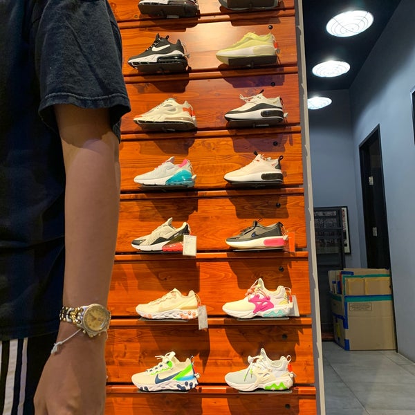 Nike (ไนกี้) - บางกรวย, นนทบุรี