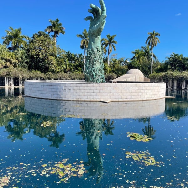 Снимок сделан в Мемориал Холокоста в Еврейской федерации Большого Майами пользователем Jon K. 2/2/2022