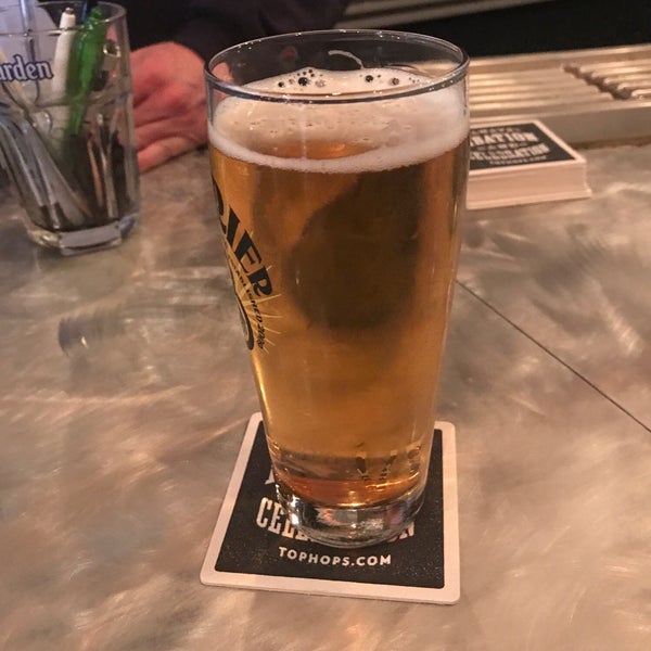 Photo taken at Top Hops by Pascal N. on 4/22/2019