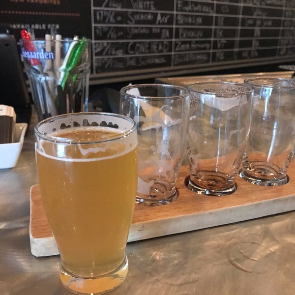 Photo taken at Top Hops by Pascal N. on 4/22/2019