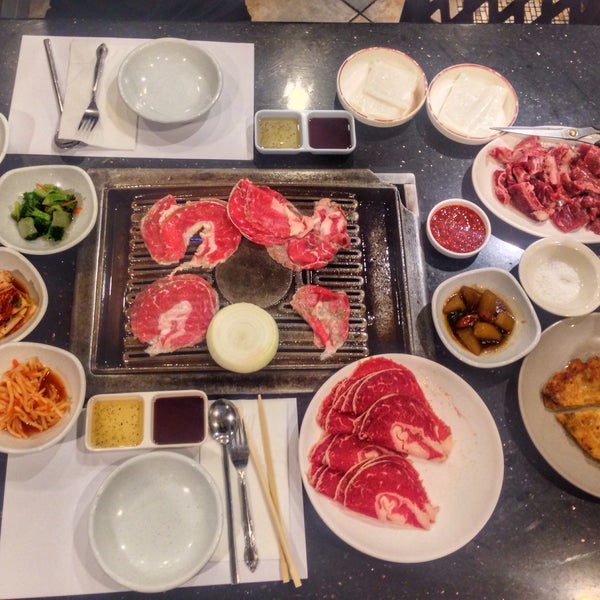 Foto tirada no(a) O Dae San Korean BBQ por Gürkan M. em 9/18/2015
