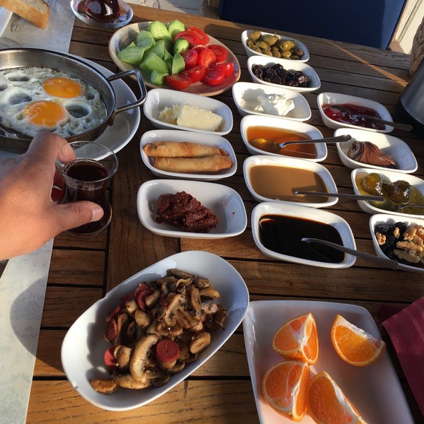 Foto tomada en Denizatı Restaurant &amp; Bar  por 🇹🇷Samba R. el 11/18/2019
