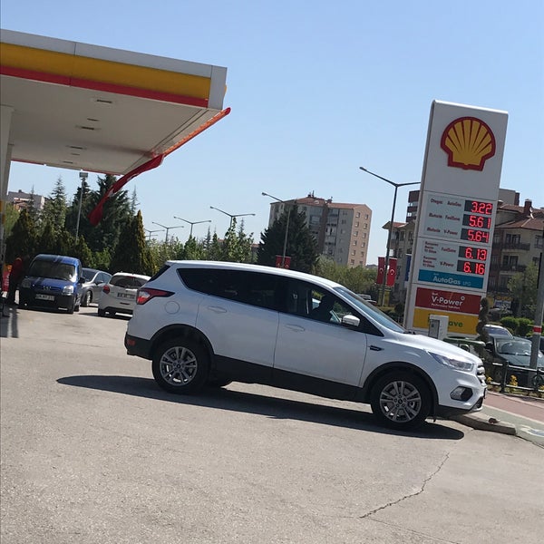 รูปภาพถ่ายที่ Shell โดย Gökhan Bey เมื่อ 4/23/2018