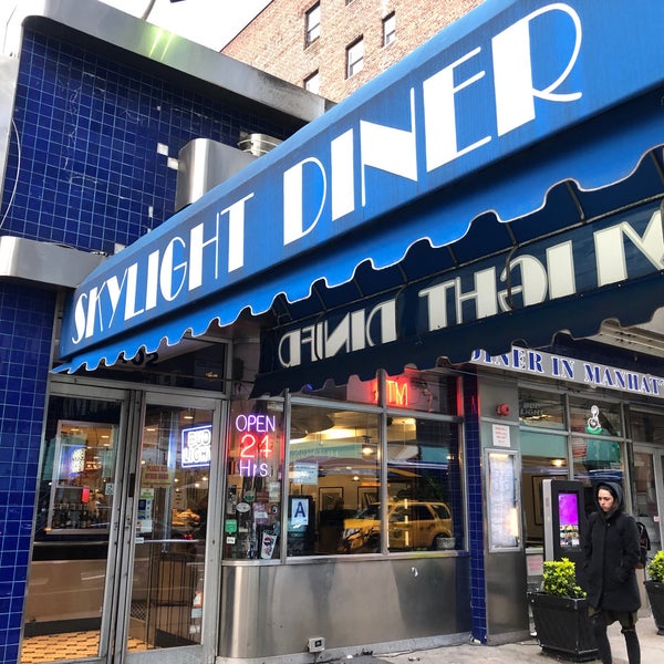 Photo taken at Skylight Diner by HPY48 on 4/16/2019
