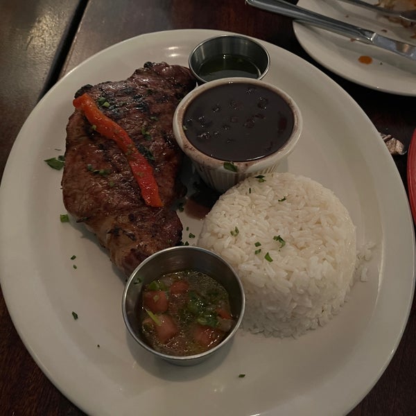 Снимок сделан в Madera Cuban Grill &amp; Steakhouse пользователем HPY48 8/11/2023