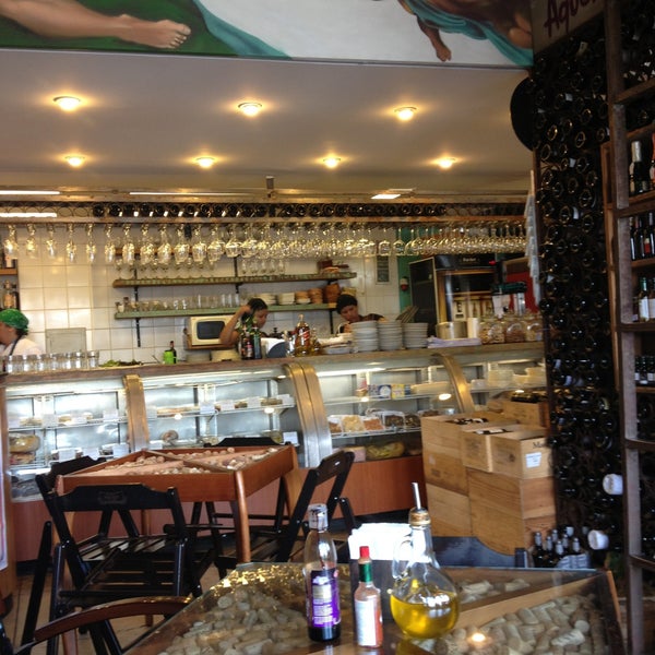 5/6/2013 tarihinde Mariza L.ziyaretçi tarafından Emporio Paraíso - Cafe Salumeria'de çekilen fotoğraf