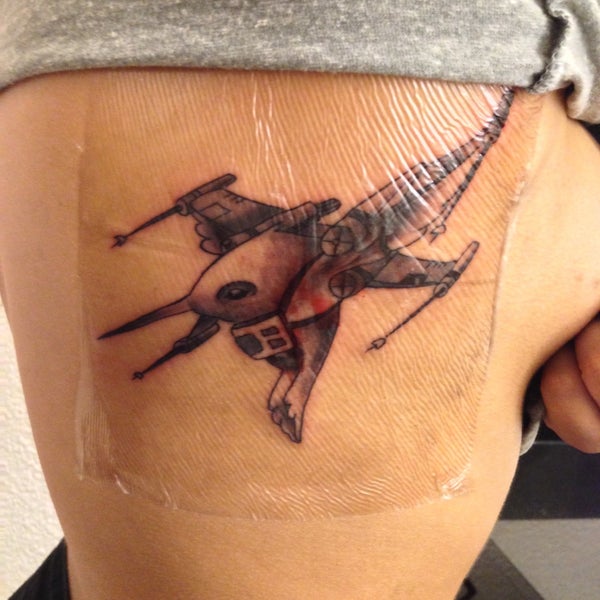รูปภาพถ่ายที่ Body Electric Tattoo โดย Paige B. เมื่อ 5/5/2013