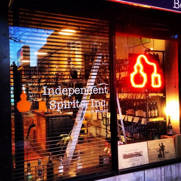 Foto tirada no(a) Independent Spirits, Inc. por Independent S. em 3/10/2014