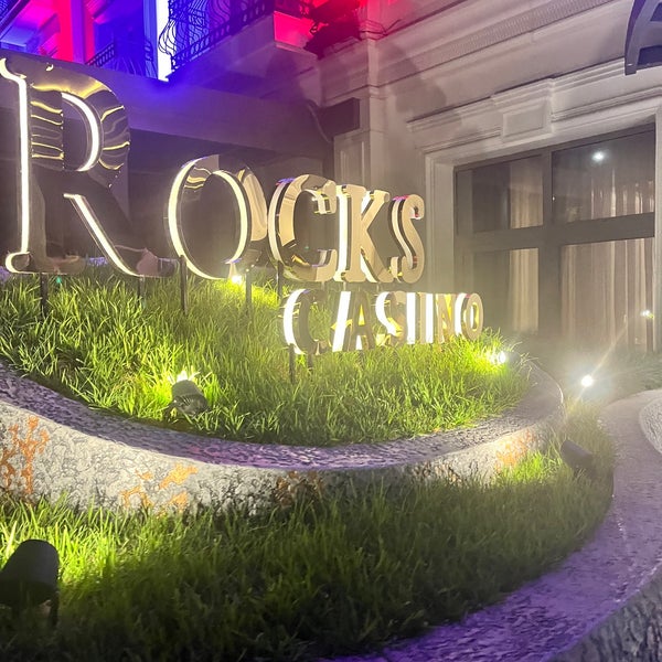 รูปภาพถ่ายที่ Rocks Hotel &amp; Casino โดย 𝕰𝖇𝖗𝖚 Ö𝖟𝖉𝖊𝖓 เมื่อ 8/6/2023