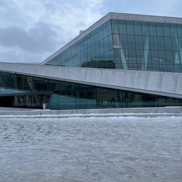 Photo taken at Oslo Opera House by 𝕰𝖇𝖗𝖚 Ö𝖟𝖉𝖊𝖓 on 1/28/2024