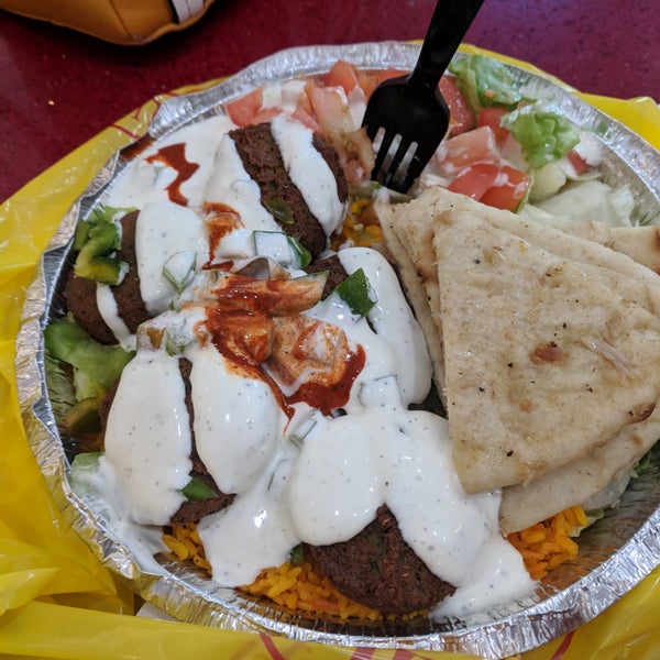Photo taken at The Halal Guys by Amruta W. on 9/21/2018