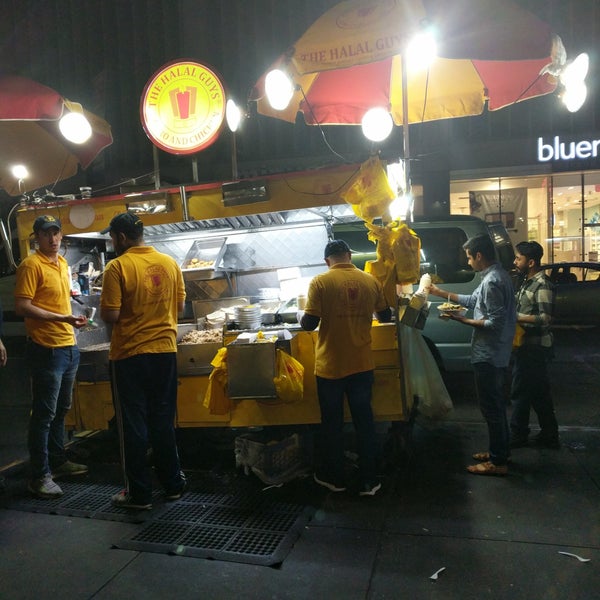 Photo taken at The Halal Guys by Amruta W. on 6/2/2018
