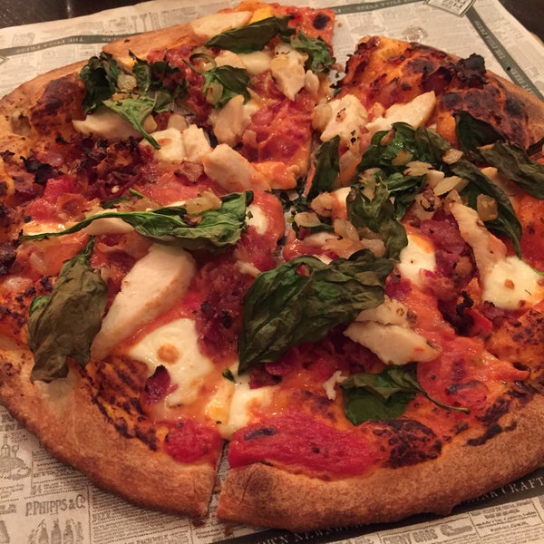 Foto scattata a The Pizza Press da Puyen C. il 10/23/2015