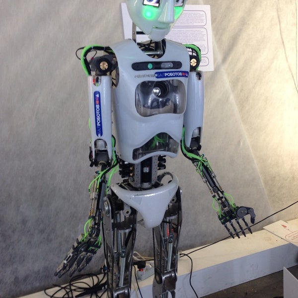 6/2/2014にAdvizzerがБал роботов (Международный Робофорум 2014)で撮った写真