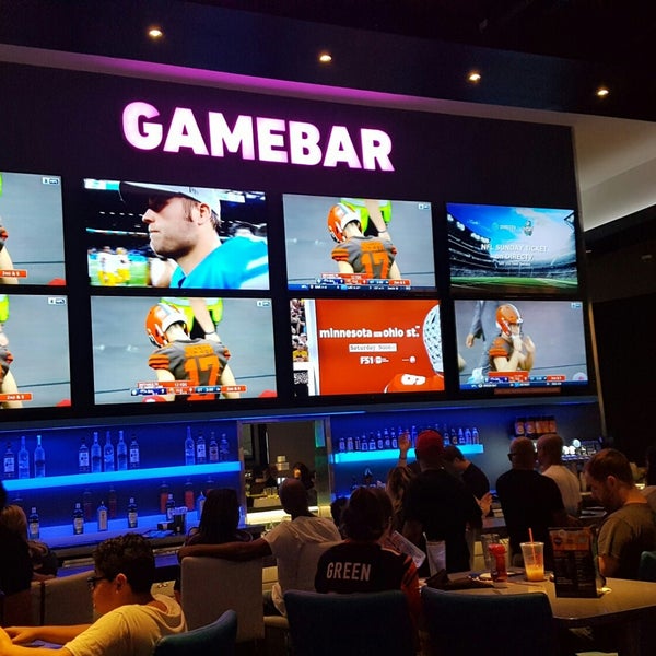 Photo taken at Dave &amp; Buster&#39;s by Dave E. on 10/7/2018