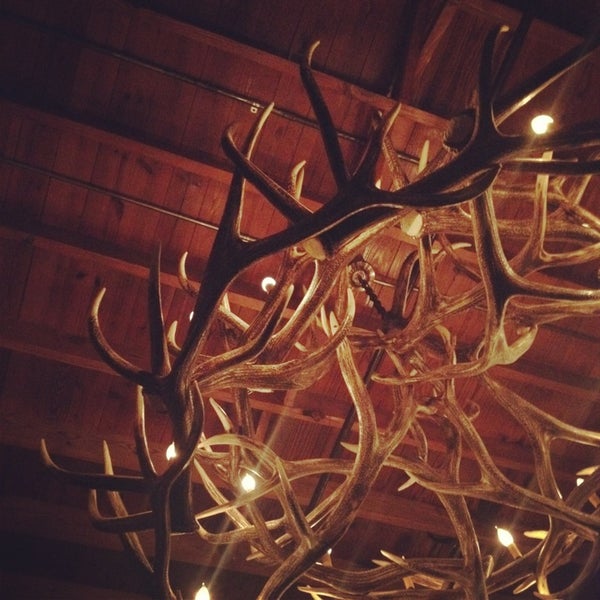 1/21/2013 tarihinde Lissa T.ziyaretçi tarafından Grand Woods Lounge'de çekilen fotoğraf