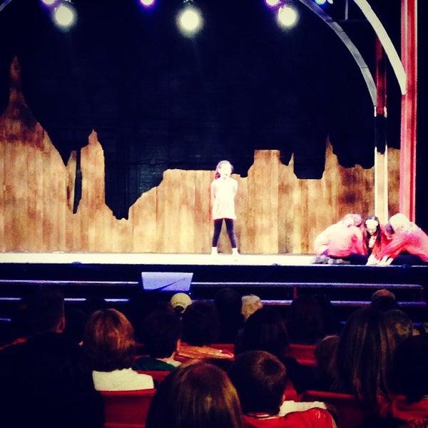 Foto tomada en Civic Theatre of Allentown  por Nyce J. el 11/1/2014
