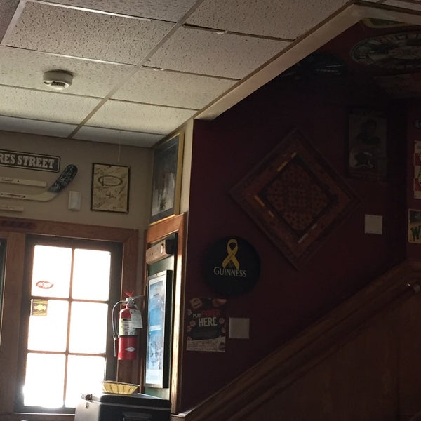 Foto diambil di Jimmy&#39;s Old Town Tavern oleh Ozzy O. pada 7/7/2016
