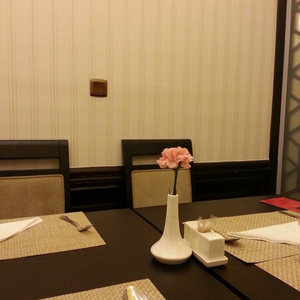 Photo taken at Ennap Restaurant مطعم عناب by Sara .. on 3/29/2014
