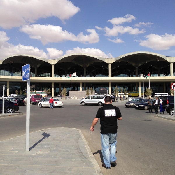 4/18/2013 tarihinde Zamilziyaretçi tarafından Queen Alia International Airport (AMM)'de çekilen fotoğraf