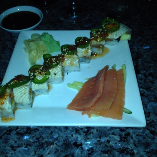 Foto tirada no(a) Yosake Downtown Sushi Lounge por Steven B. em 10/5/2013
