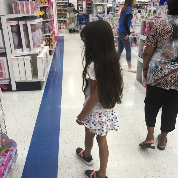 Toys"R"Us Toy Store in Mississauga