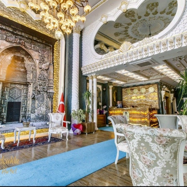 รูปภาพถ่ายที่ Sivas Keykavus Hotel โดย Emre เมื่อ 7/31/2021