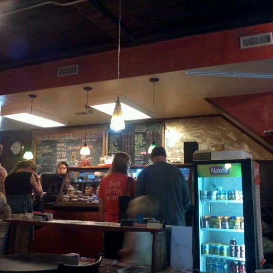 Foto scattata a The Third Place Coffeehouse da Tracy S. il 9/29/2012