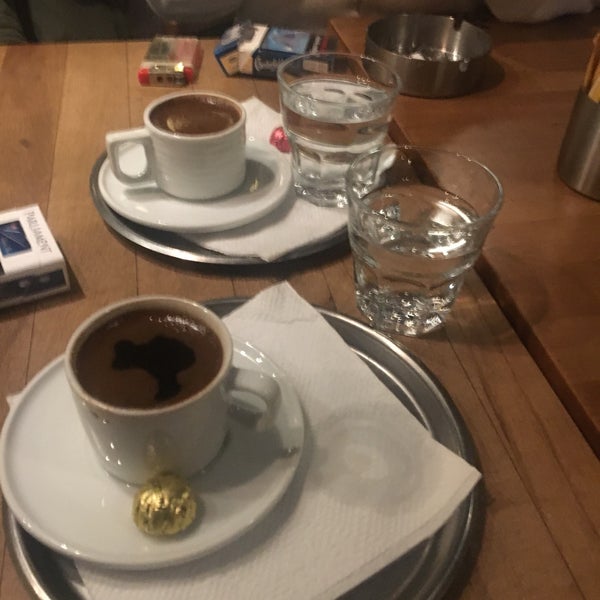 Das Foto wurde bei arkabahçe kafe | mutfak von Selçuk am 12/21/2017 aufgenommen