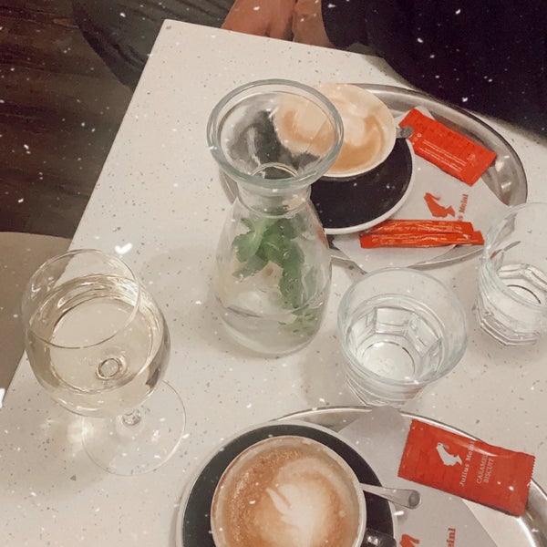 Foto scattata a Café U Tří korunek da Jitka G. il 5/26/2020