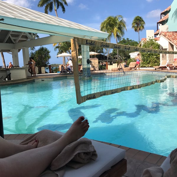 Main pool. Pool bar в гостинице это.