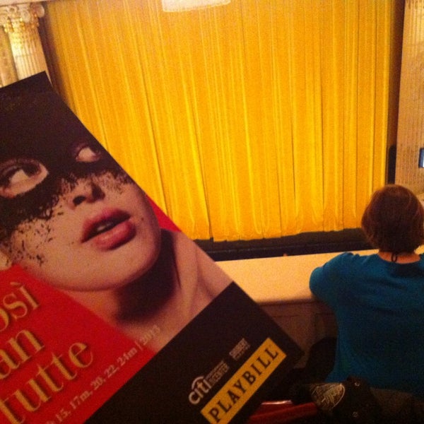 Foto diambil di Citi Performing Arts Center Shubert Theatre oleh Mathieu H. pada 3/17/2013